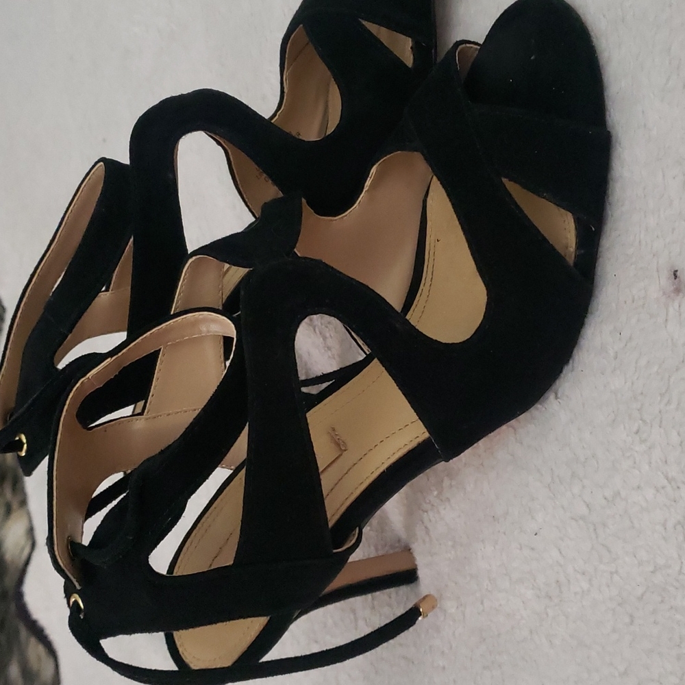 BCBG TIE HEELS